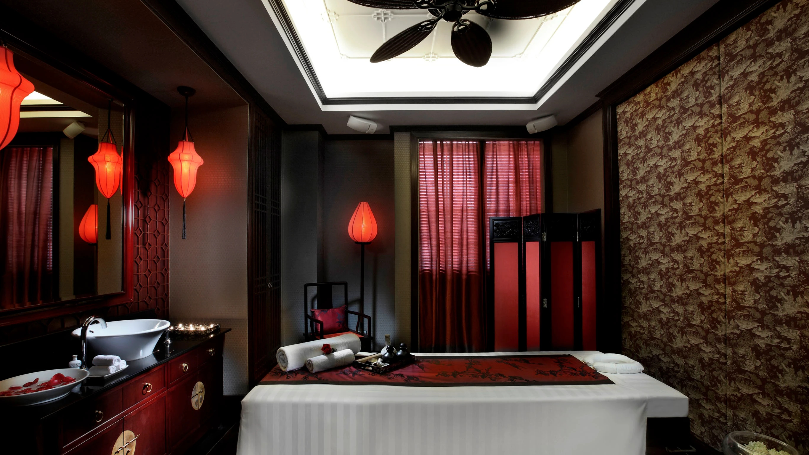 Signature: Vietnam, Laos & the Temples of Cambodia - 18 Days